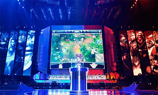 JackeyLove卡莎S15赛季首秀五杀，TES团战完美制胜关键局